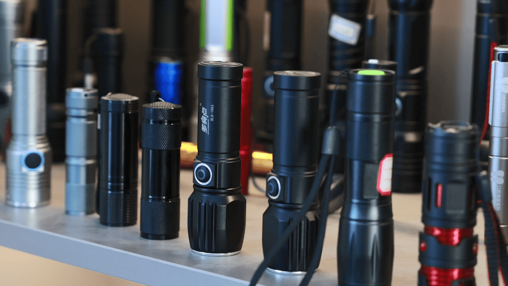 ！这个宁波小镇靠手电筒年捞80亿冰球突破“死亡”行业里杀出血路(图4)